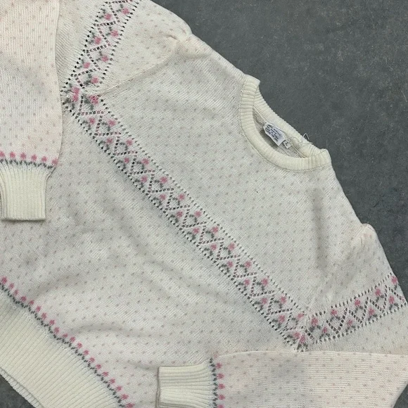 Vintage 70’s 80’s sweet floral sweater - Picture 2 of 7